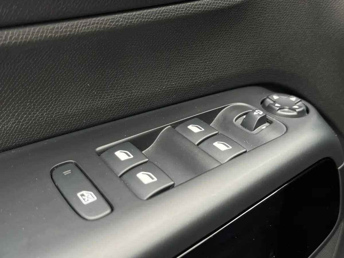 PureTech Business | Trekhaak | Parkeersensoren voor + achter | Achteruitrijcamera | Climate Control | Cruise Control |