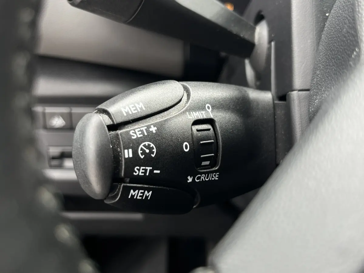 PureTech Business | Trekhaak | Parkeersensoren voor + achter | Achteruitrijcamera | Climate Control | Cruise Control |