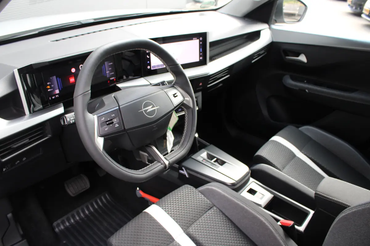 GS 44 kWh | Fase 3 laden | Stoelverwarming | Navigatie | Camera | NL auto | 15.000km |