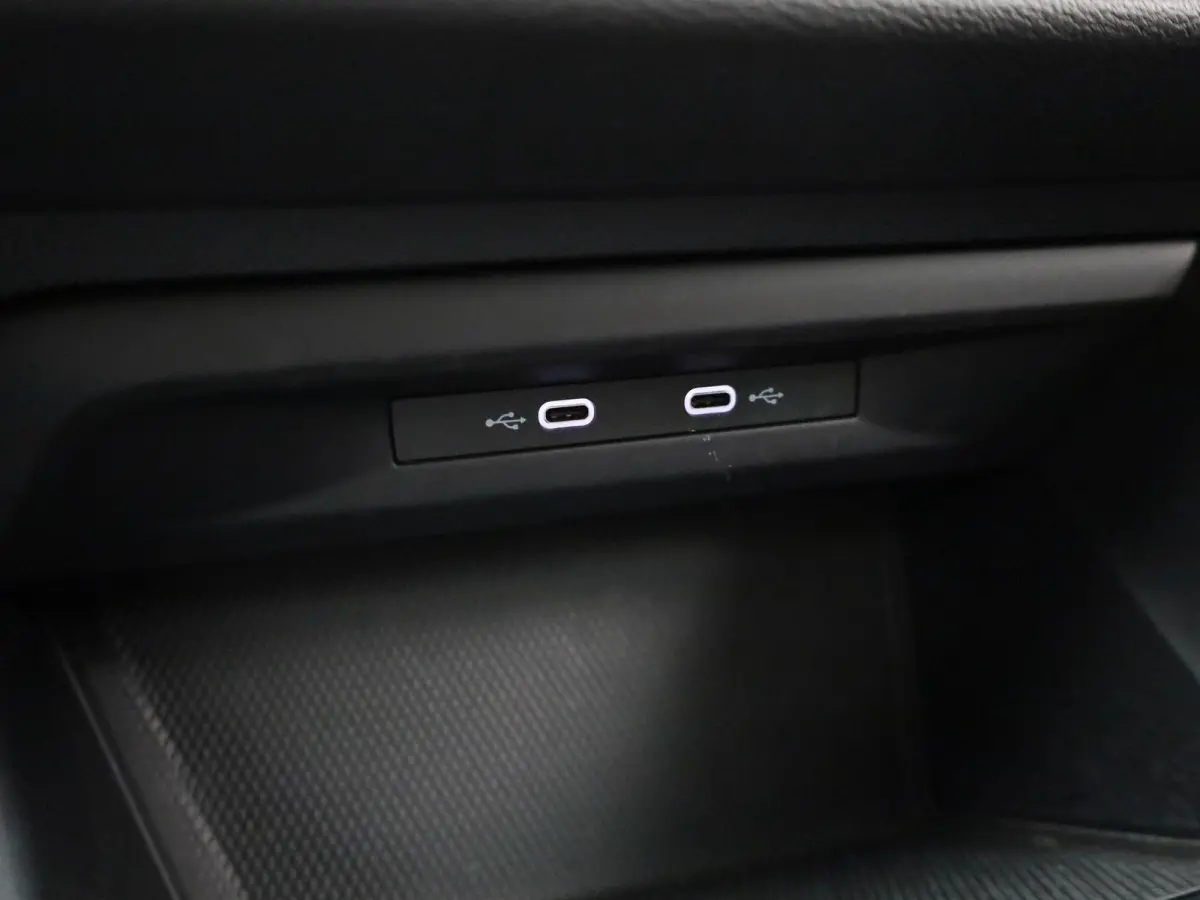 1.0 eTSI Life | APPLE CARPLAY | ADAPTIVE CRUISE | BLEUTOOTH | CLIAMTE CONTROL | PARKEERSENSOREN | SFEERVERLICHTING |
