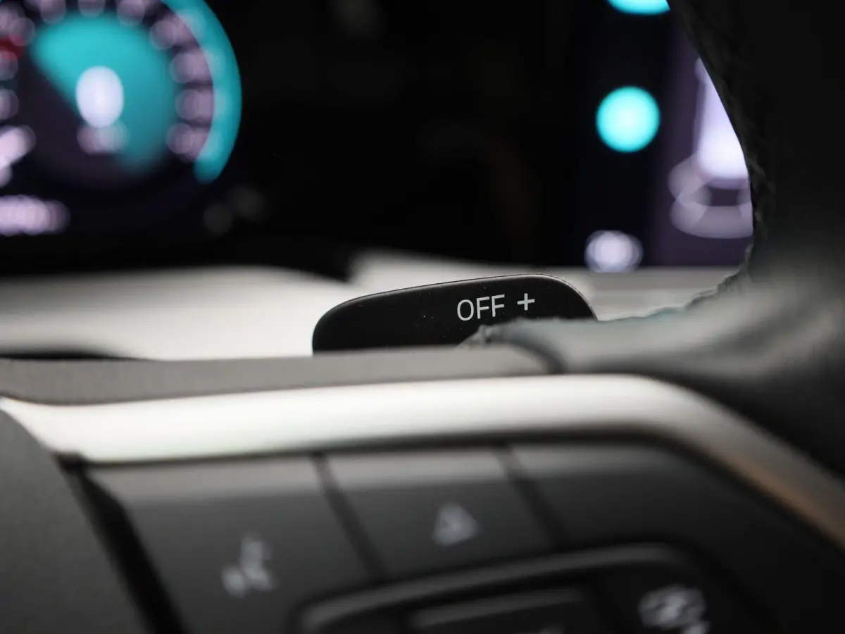 1.0 eTSI Life | APPLE CARPLAY | ADAPTIVE CRUISE | BLEUTOOTH | CLIAMTE CONTROL | PARKEERSENSOREN | SFEERVERLICHTING |
