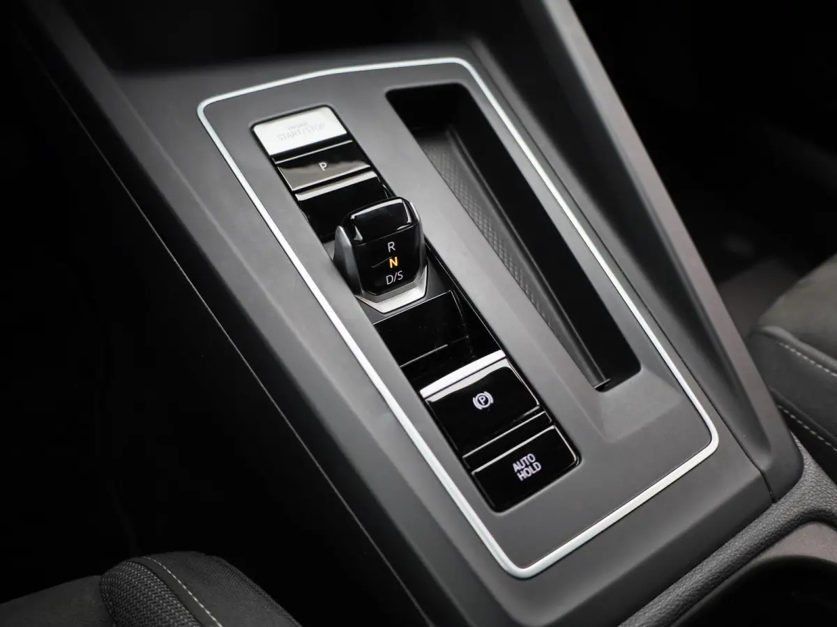 1.0 eTSI Life | APPLE CARPLAY | ADAPTIVE CRUISE | BLEUTOOTH | CLIAMTE CONTROL | PARKEERSENSOREN | SFEERVERLICHTING |