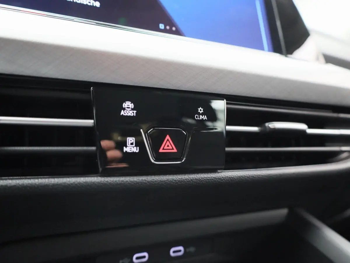 1.0 eTSI Life | APPLE CARPLAY | ADAPTIVE CRUISE | BLEUTOOTH | CLIAMTE CONTROL | PARKEERSENSOREN | SFEERVERLICHTING |