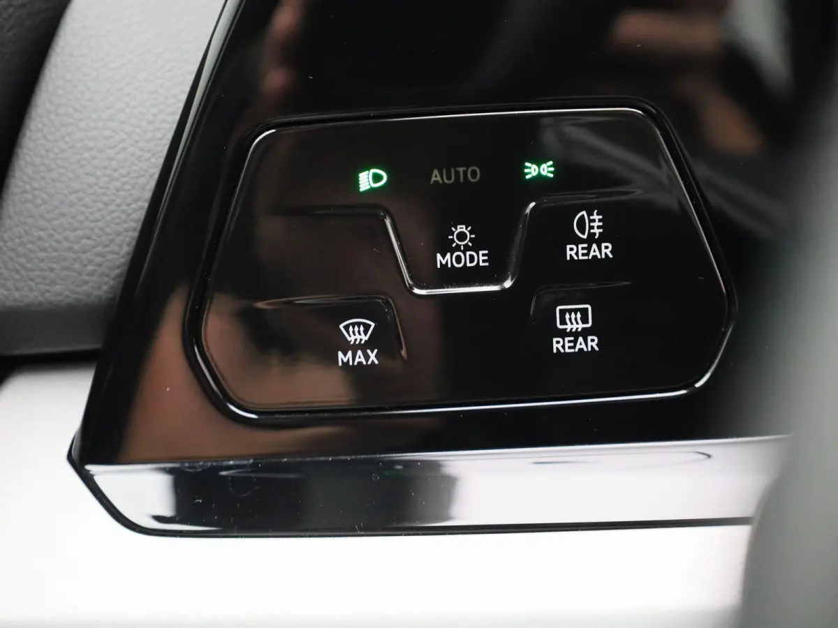 1.0 eTSI Life | APPLE CARPLAY | ADAPTIVE CRUISE | BLEUTOOTH | CLIAMTE CONTROL | PARKEERSENSOREN | SFEERVERLICHTING |