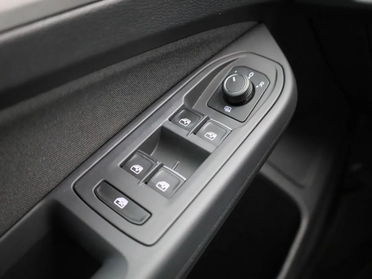 1.0 eTSI Life | APPLE CARPLAY | ADAPTIVE CRUISE | BLEUTOOTH | CLIAMTE CONTROL | PARKEERSENSOREN | SFEERVERLICHTING |