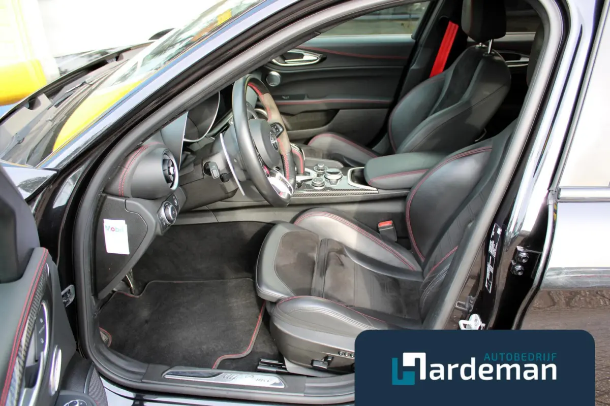2.9 V6 Quadrifoglio H/K Driver assist.