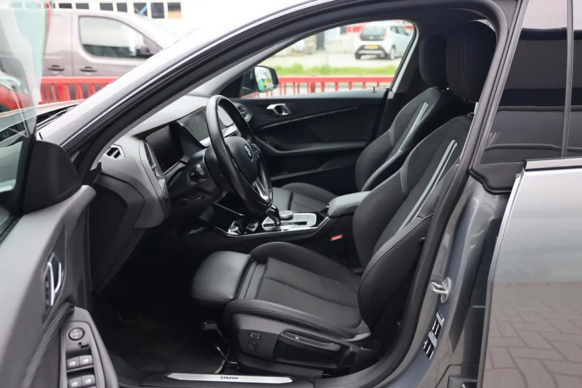 218i Business Edition Plus|Automaat|Carplay|Full LED|Camera