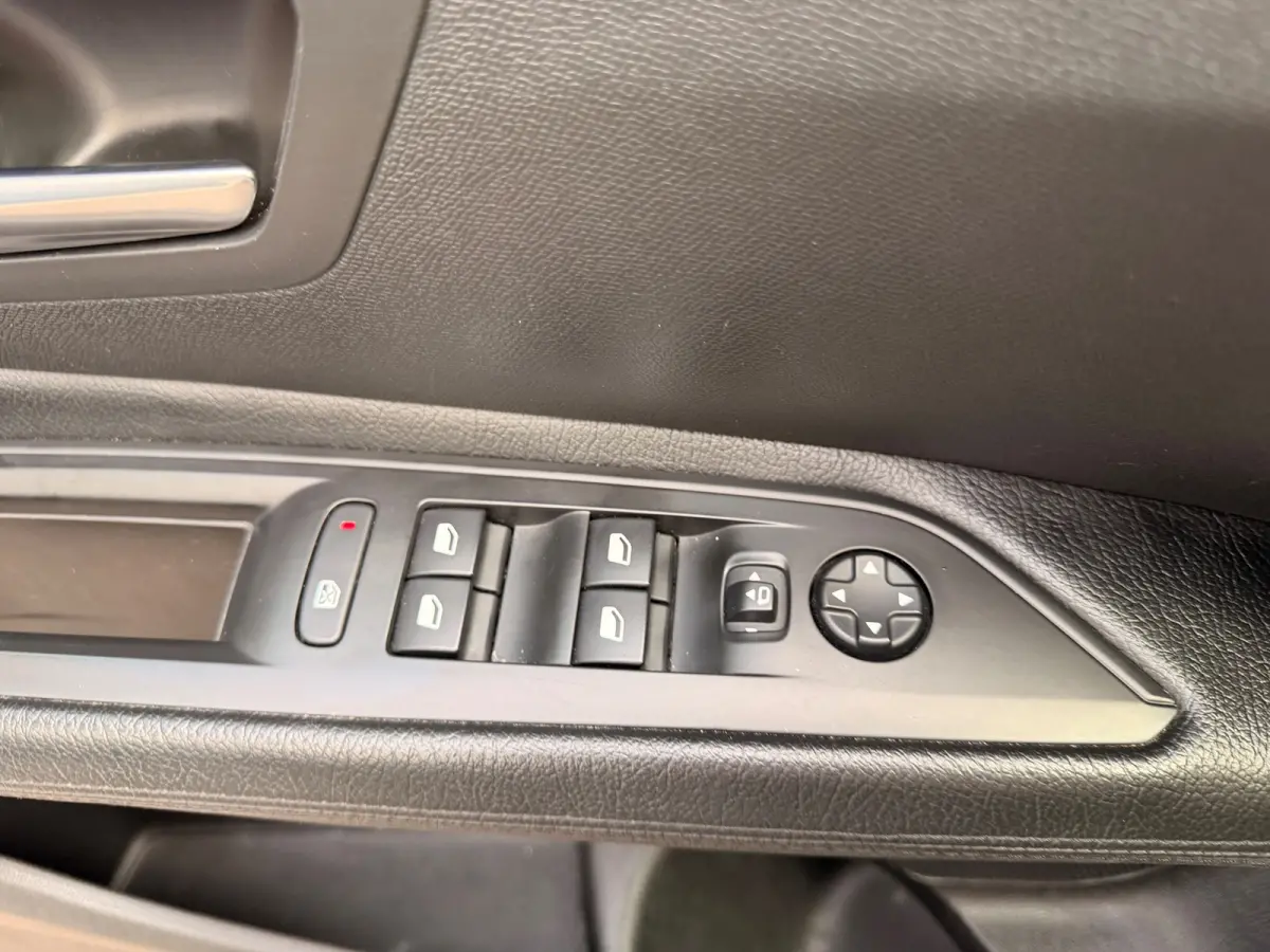 1.2 PureTech Blue Lease Executive/7persoons/Automaat/Navi/Camera/Leder/Goed-onderhouden
