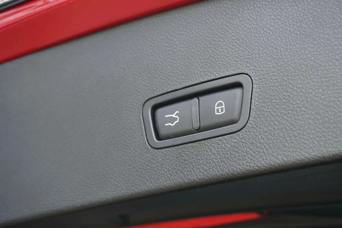 1.3T PHEV Edizione Speciale 280PK + 360 CAMERA / STUURVERWARMING / DODEHOEK