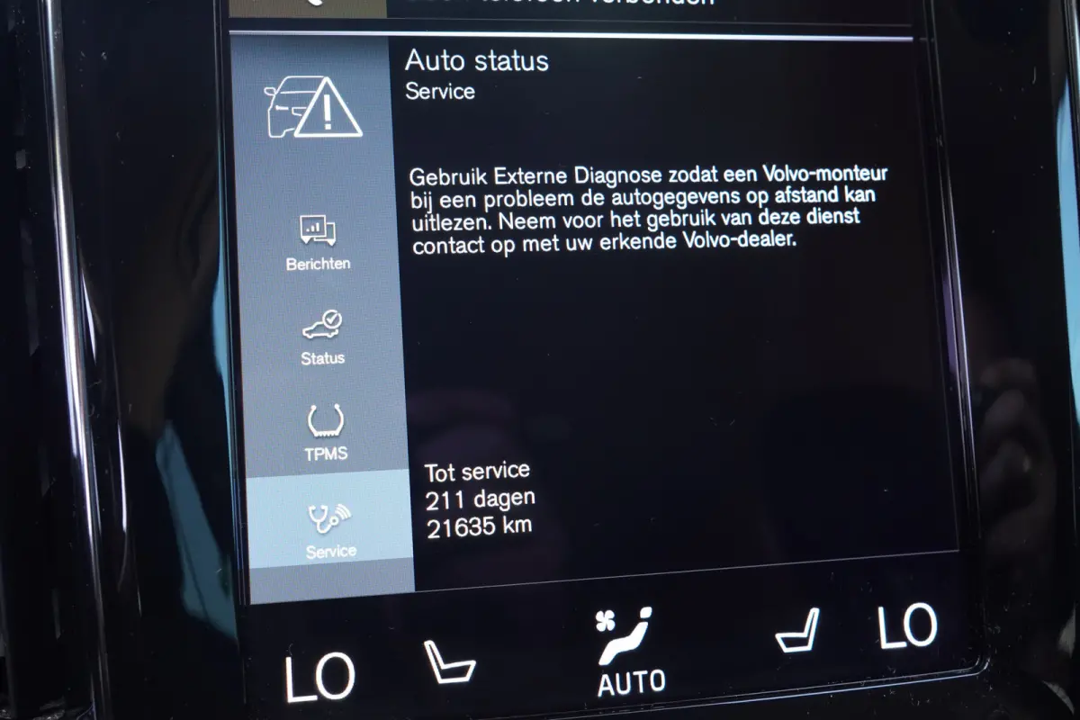 2.0 D4 Momentum Pro - CARPLAY - LEDER - H&K - ADAPT. CRUISE - BTW AUTO -