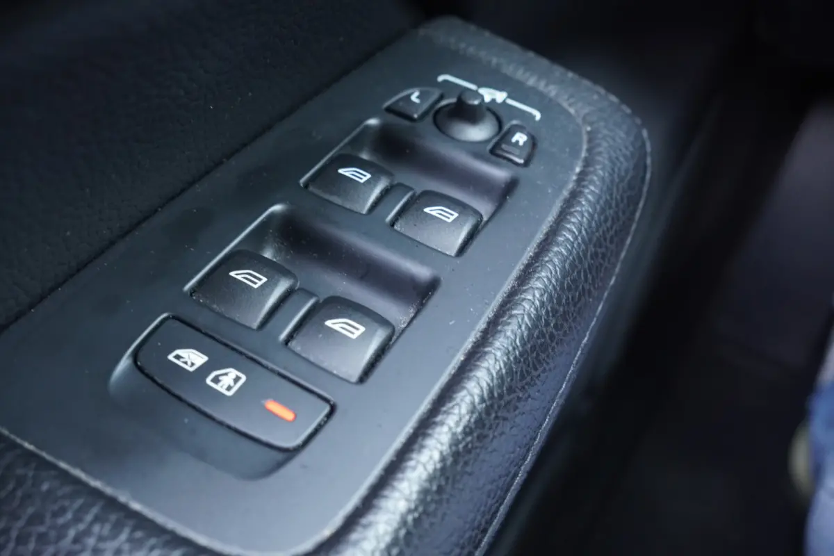 2.0 D4 Momentum Pro - CARPLAY - LEDER - H&K - ADAPT. CRUISE - BTW AUTO -