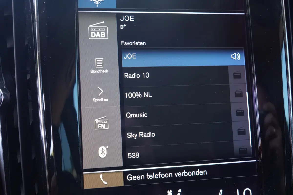 2.0 D4 Momentum Pro - CARPLAY - LEDER - H&K - ADAPT. CRUISE - BTW AUTO -