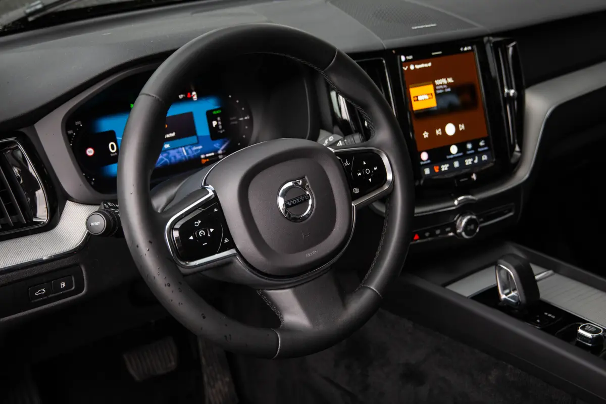 2.0 T6 Plug-in hybrid AWD Plus Dark , Long Range, Panoramadak, Apple Carplay, Achteruitrijcamera, Harman Kardon