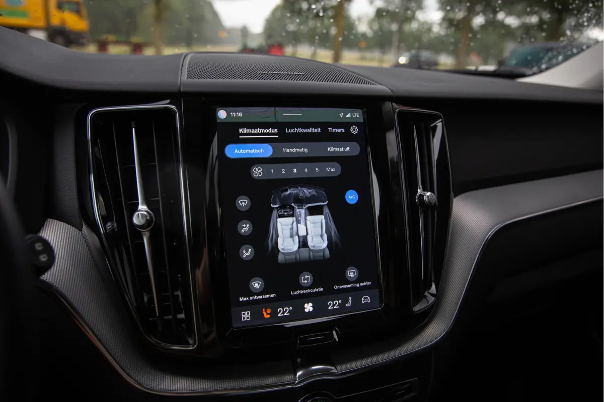 2.0 T6 Plug-in hybrid AWD Plus Dark , Long Range, Panoramadak, Apple Carplay, Achteruitrijcamera, Harman Kardon