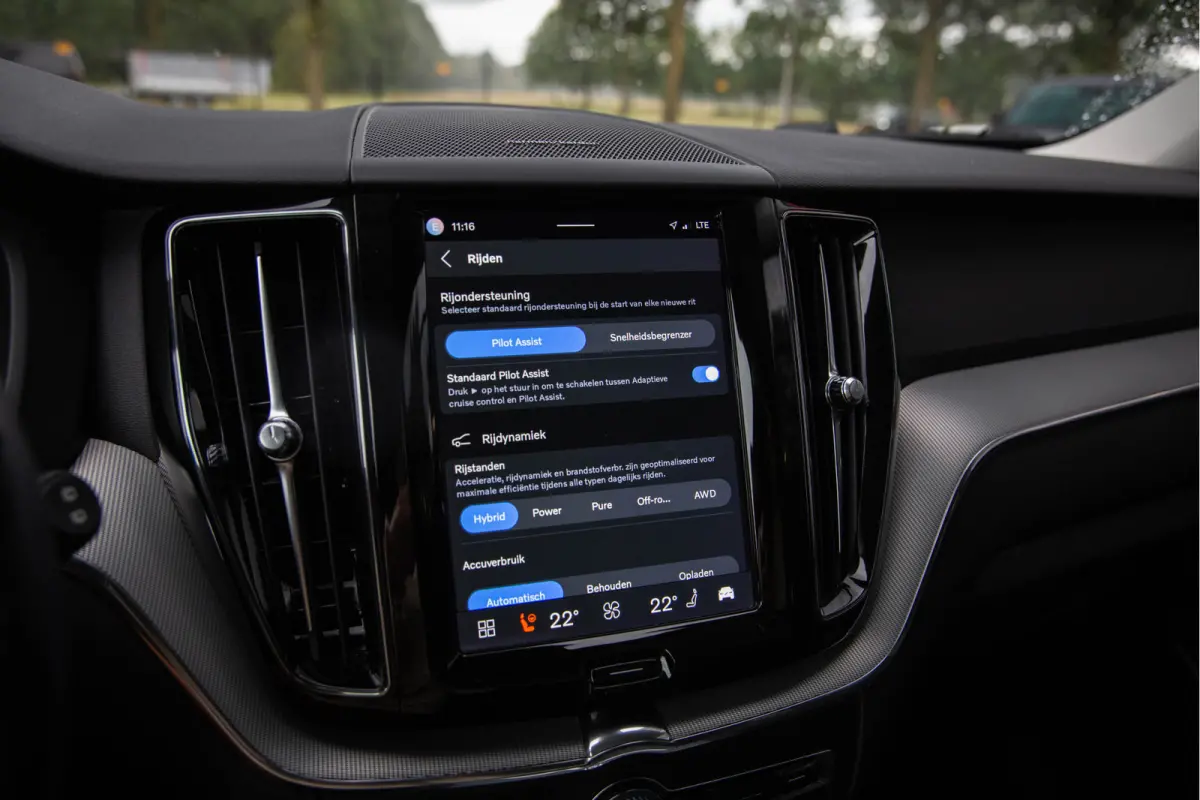 2.0 T6 Plug-in hybrid AWD Plus Dark , Long Range, Panoramadak, Apple Carplay, Achteruitrijcamera, Harman Kardon