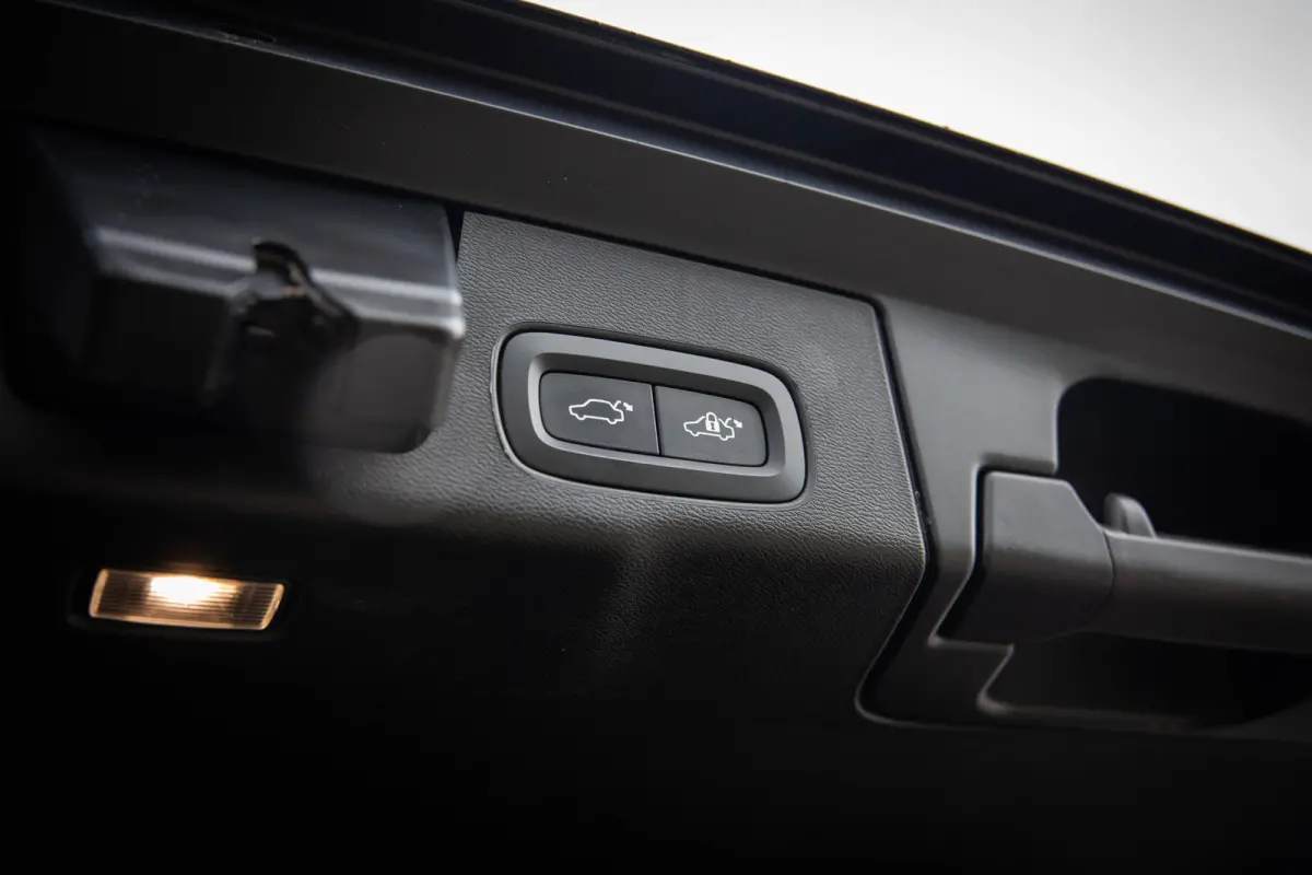 2.0 T6 Plug-in hybrid AWD Plus Dark , Long Range, Panoramadak, Apple Carplay, Achteruitrijcamera, Harman Kardon