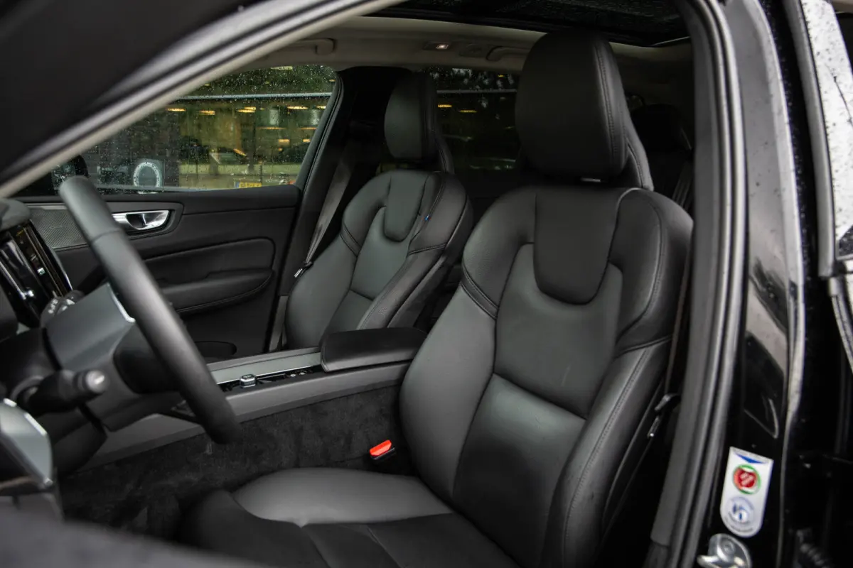 2.0 T6 Plug-in hybrid AWD Plus Dark , Long Range, Panoramadak, Apple Carplay, Achteruitrijcamera, Harman Kardon