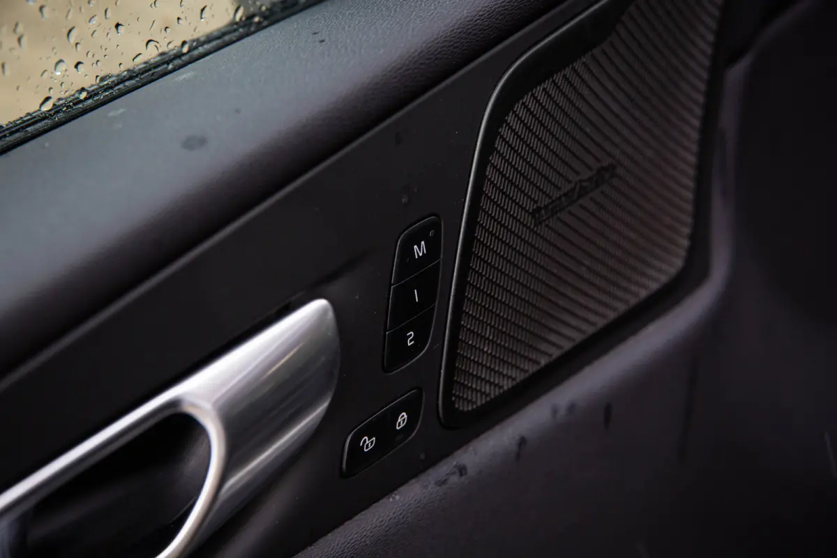 2.0 T6 Plug-in hybrid AWD Plus Dark , Long Range, Panoramadak, Apple Carplay, Achteruitrijcamera, Harman Kardon