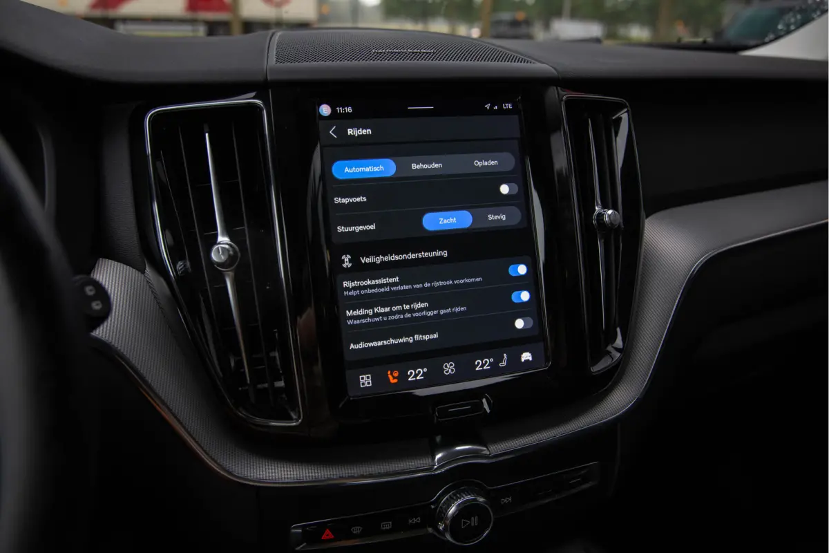 2.0 T6 Plug-in hybrid AWD Plus Dark , Long Range, Panoramadak, Apple Carplay, Achteruitrijcamera, Harman Kardon