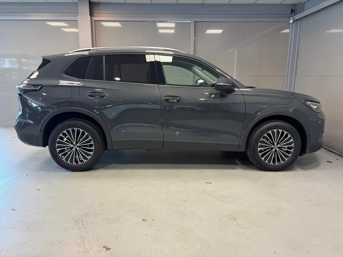 Life Edition 1.5 eHybrid | Vooraad deal | Panoramdak | 18" Napoli Velgen | CarPlay |