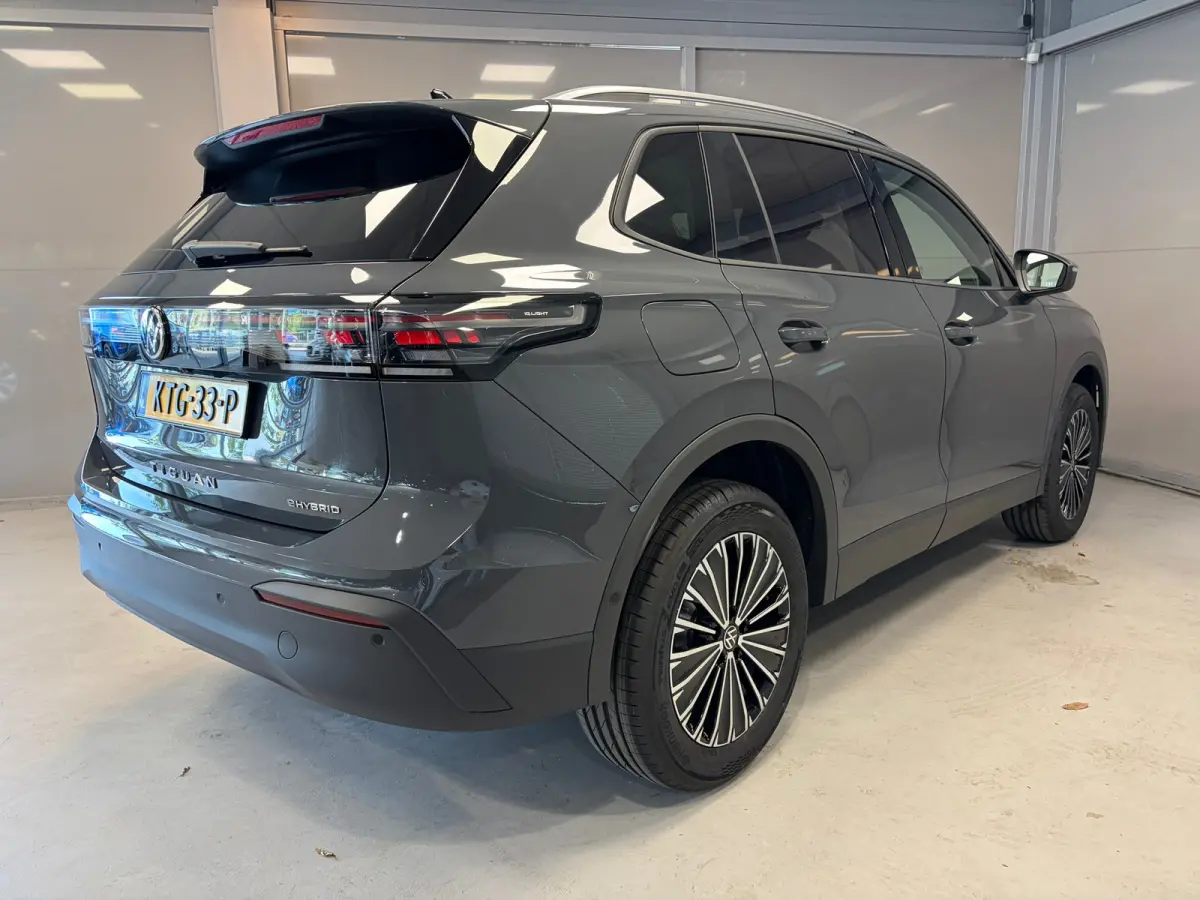 Life Edition 1.5 eHybrid | Vooraad deal | Panoramdak | 18" Napoli Velgen | CarPlay |