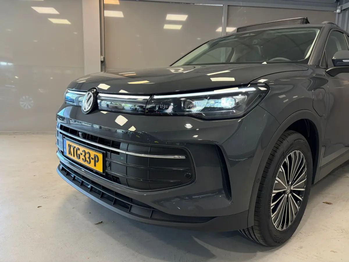 Life Edition 1.5 eHybrid | Vooraad deal | Panoramdak | 18" Napoli Velgen | CarPlay |