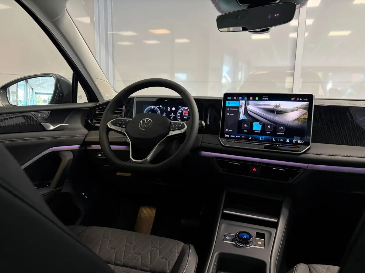 Life Edition 1.5 eHybrid | Vooraad deal | Panoramdak | 18" Napoli Velgen | CarPlay |