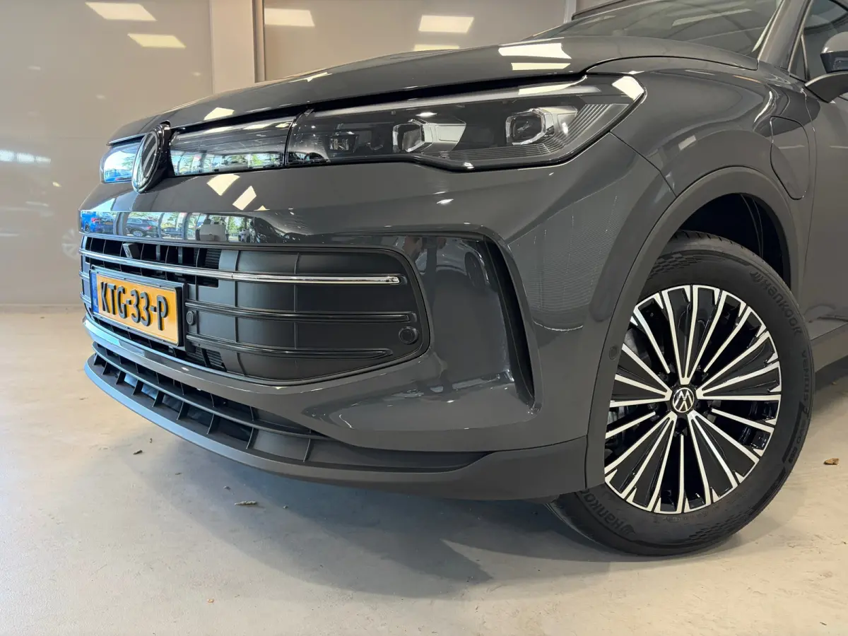 Life Edition 1.5 eHybrid | Vooraad deal | Panoramdak | 18" Napoli Velgen | CarPlay |