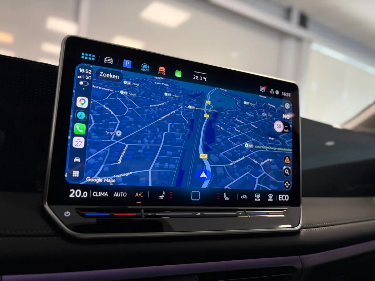 Life Edition 1.5 eHybrid | Vooraad deal | Panoramdak | 18" Napoli Velgen | CarPlay |