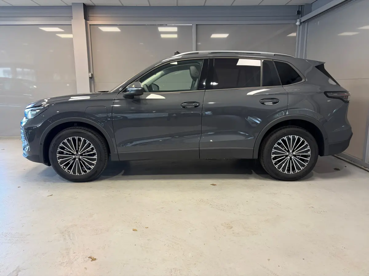 Life Edition 1.5 eHybrid | Vooraad deal | Panoramdak | 18" Napoli Velgen | CarPlay |