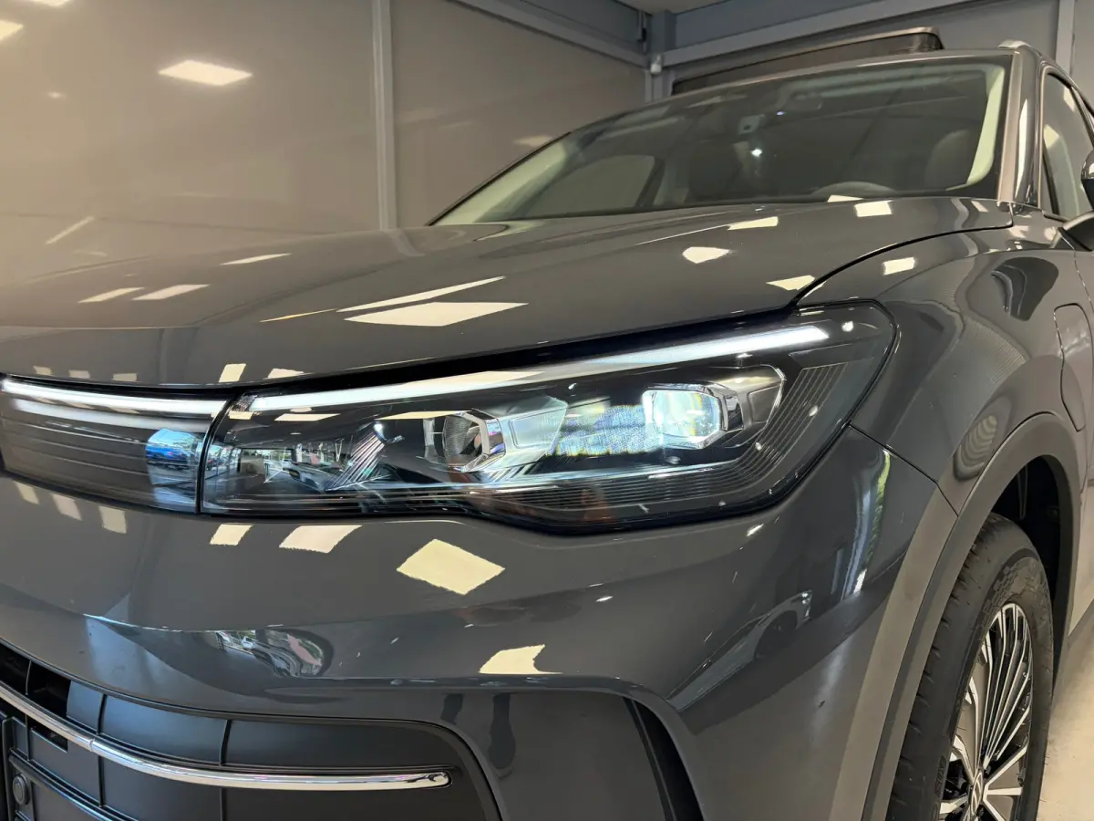 Life Edition 1.5 eHybrid | Vooraad deal | Panoramdak | 18" Napoli Velgen | CarPlay |