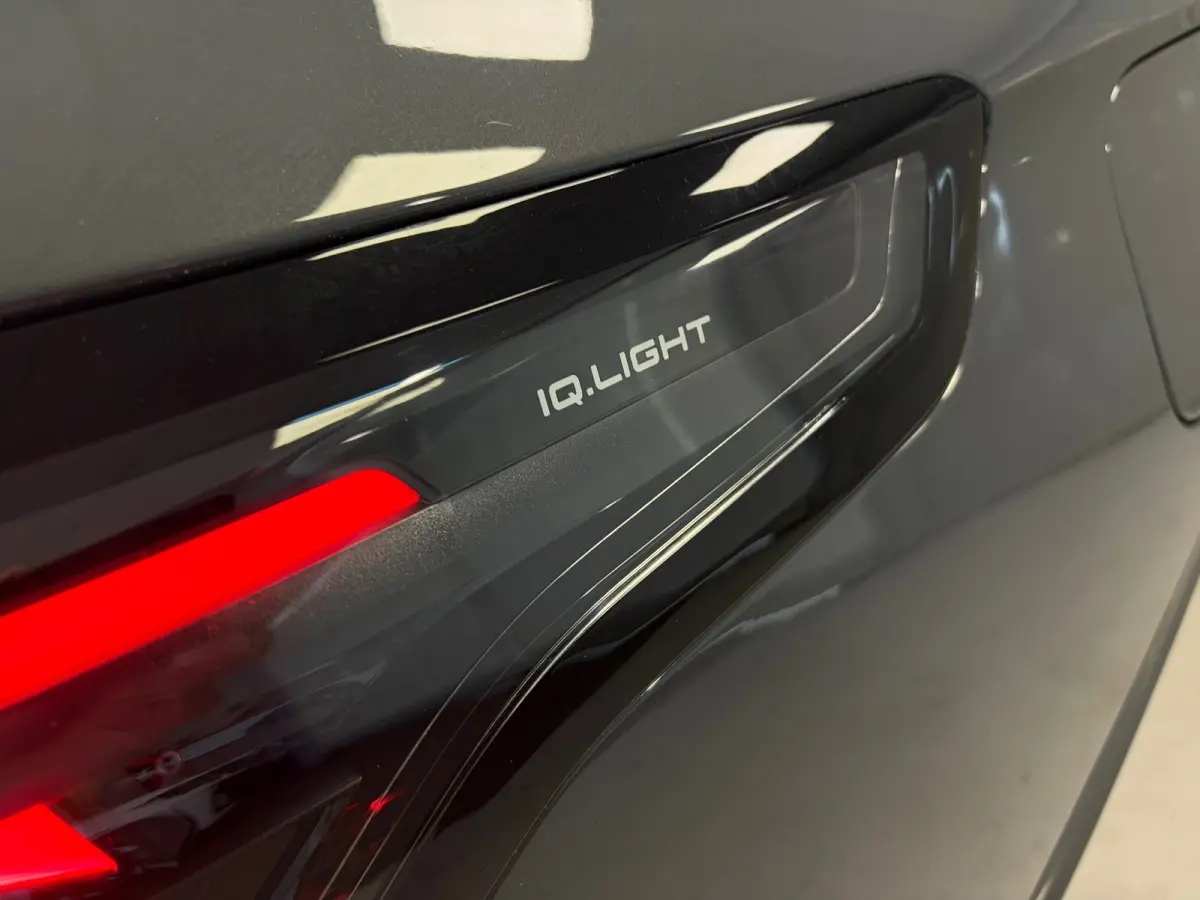 Life Edition 1.5 eHybrid | Vooraad deal | Panoramdak | 18" Napoli Velgen | CarPlay |