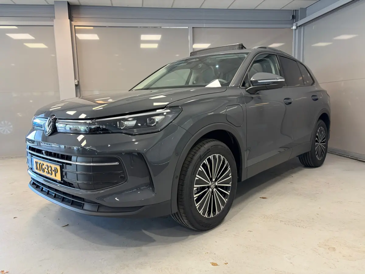 Life Edition 1.5 eHybrid | Vooraad deal | Panoramdak | 18" Napoli Velgen | CarPlay |