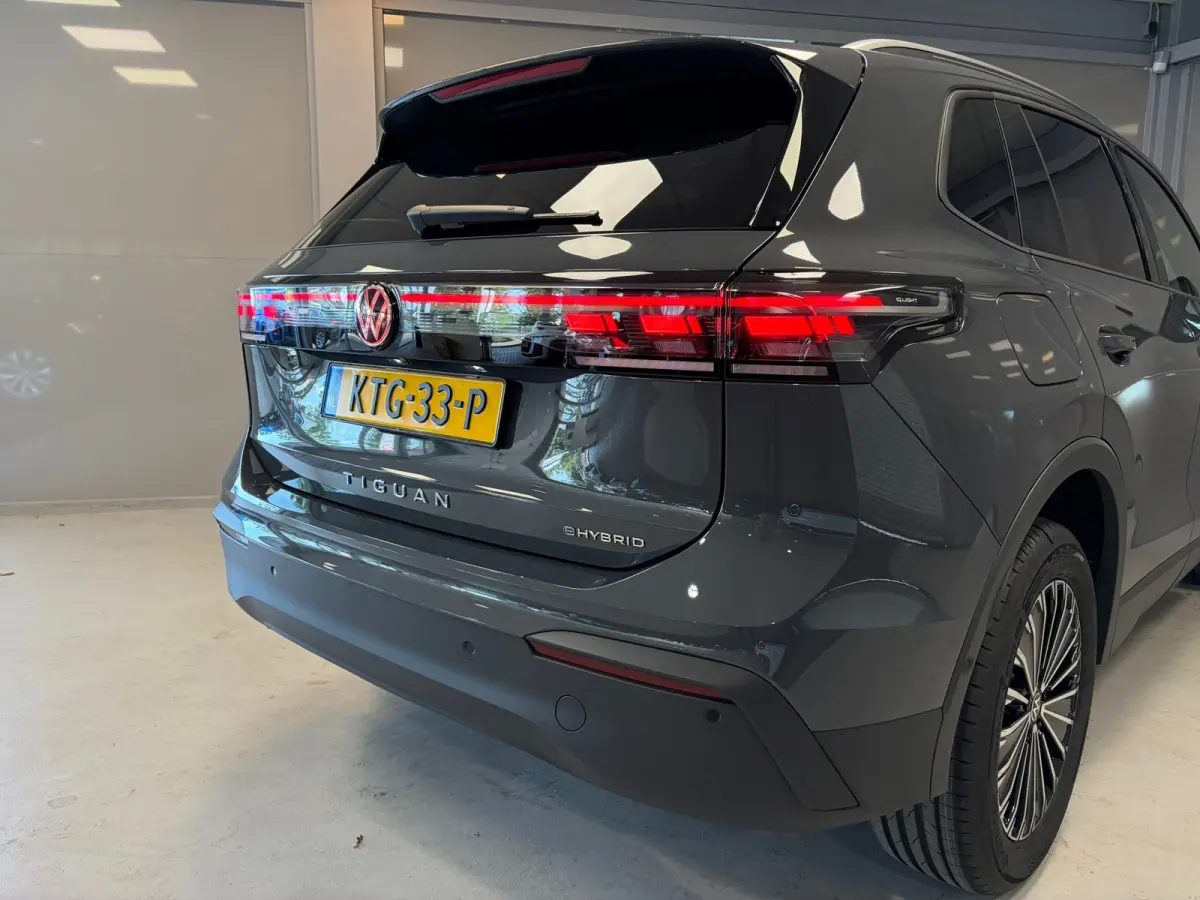 Life Edition 1.5 eHybrid | Vooraad deal | Panoramdak | 18" Napoli Velgen | CarPlay |