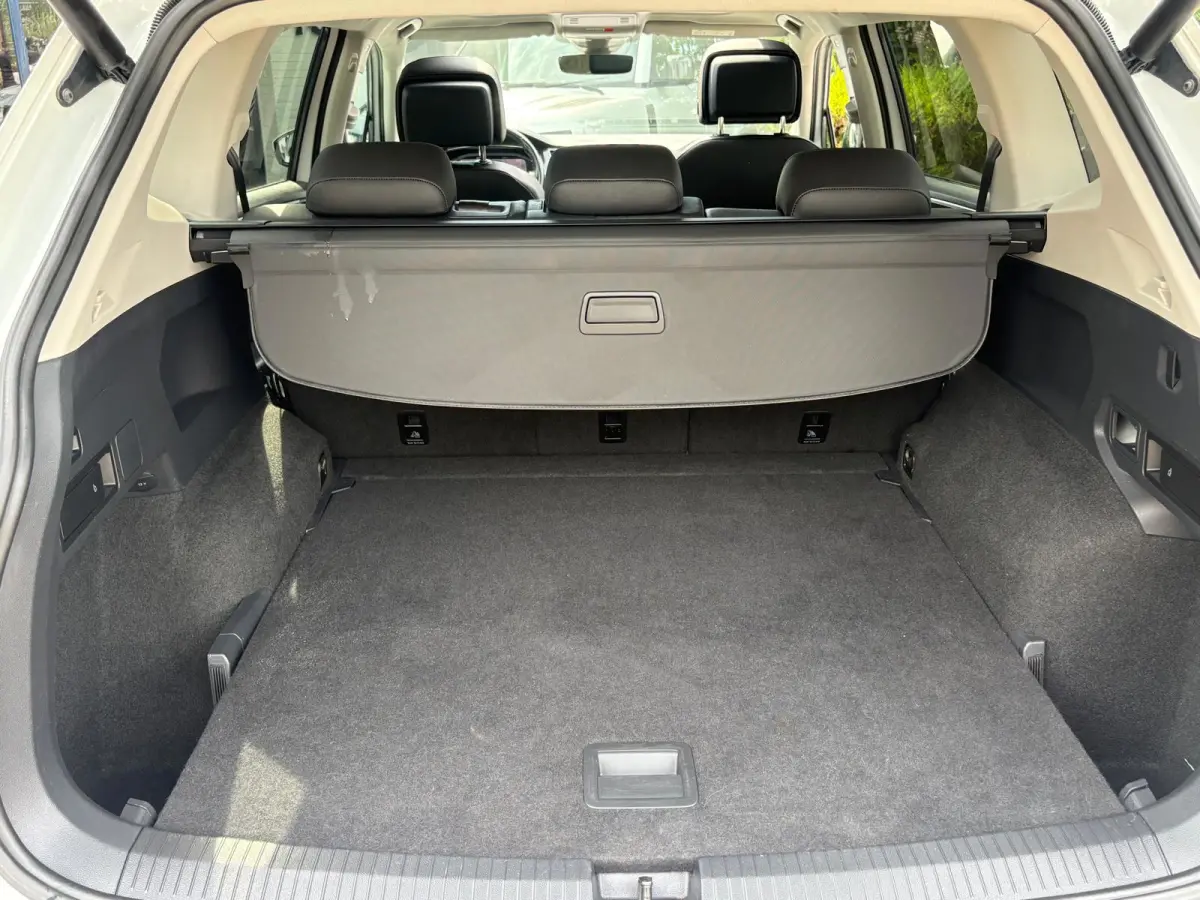 1.5 TSI PANO/19INCH-R-LINE/VIRTUAL/CARPLAY/KEYLESS/LEDER