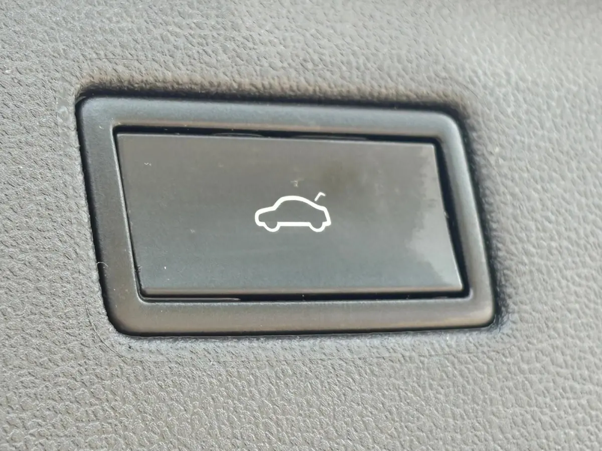 1.5 TSI PANO/19INCH-R-LINE/VIRTUAL/CARPLAY/KEYLESS/LEDER