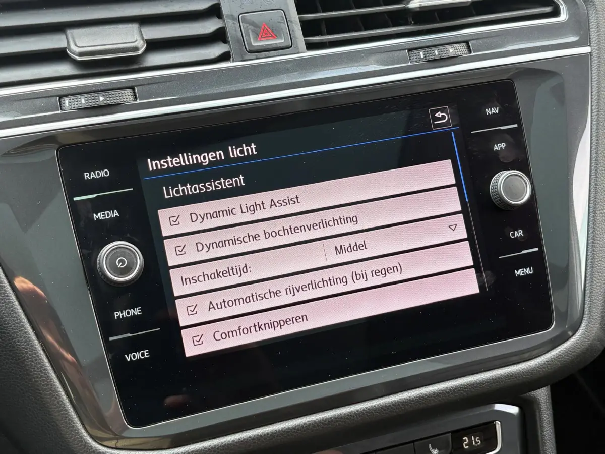 1.5 TSI PANO/19INCH-R-LINE/VIRTUAL/CARPLAY/KEYLESS/LEDER