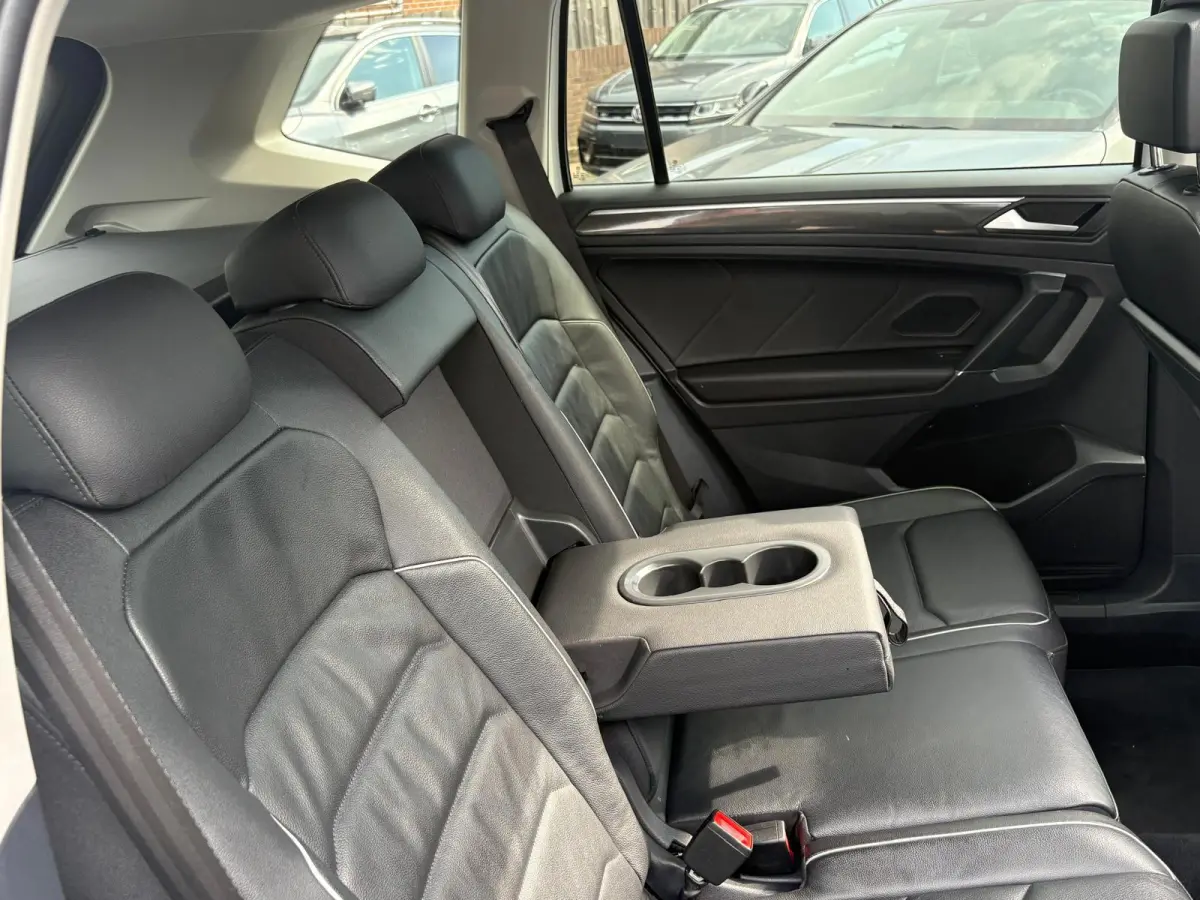 1.5 TSI PANO/19INCH-R-LINE/VIRTUAL/CARPLAY/KEYLESS/LEDER