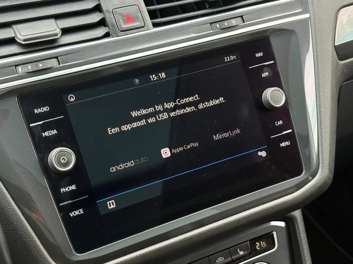 1.5 TSI PANO/19INCH-R-LINE/VIRTUAL/CARPLAY/KEYLESS/LEDER