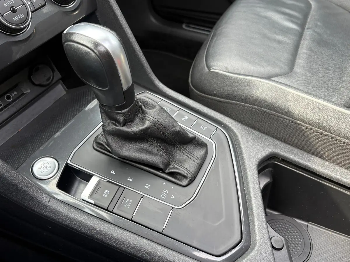 1.5 TSI PANO/19INCH-R-LINE/VIRTUAL/CARPLAY/KEYLESS/LEDER