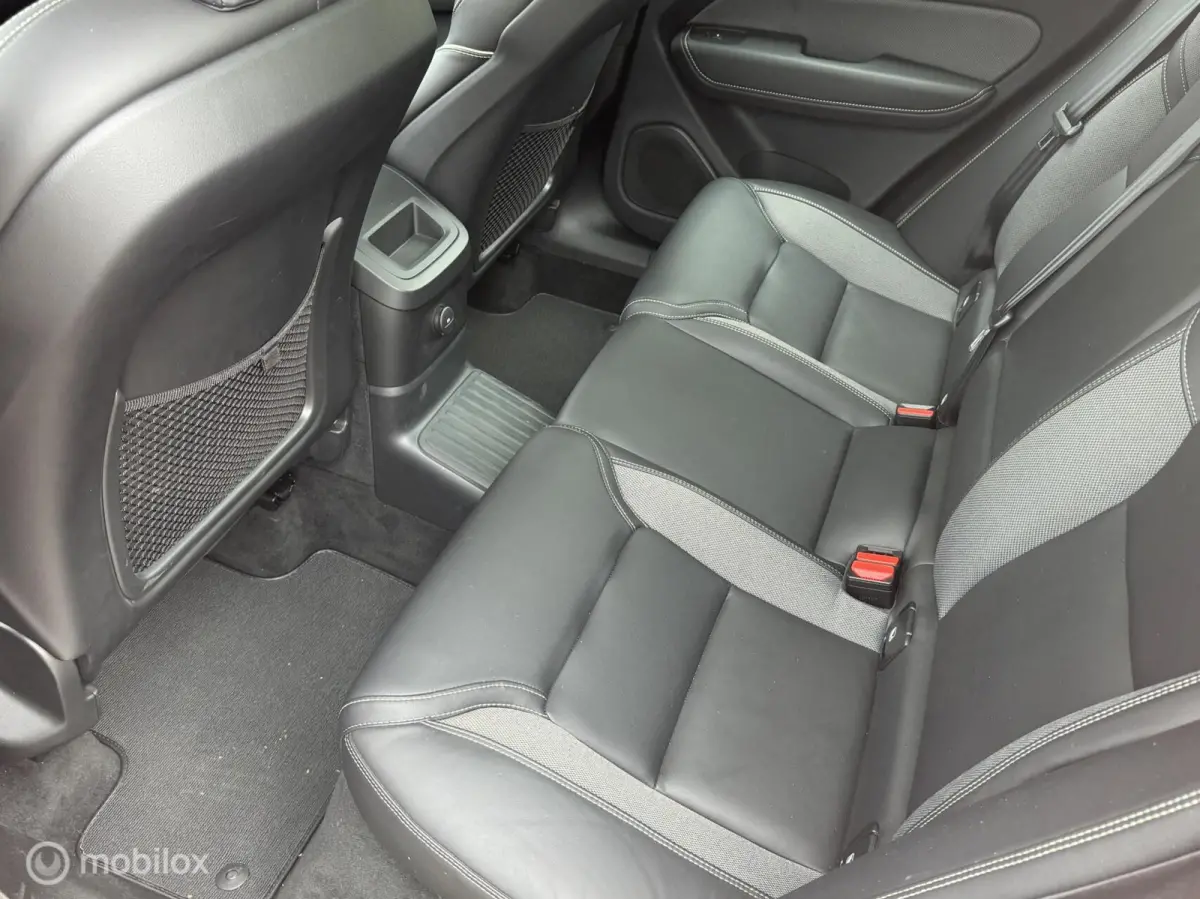 2.0 T6 Plug-in hybrid AWD Plus Dark