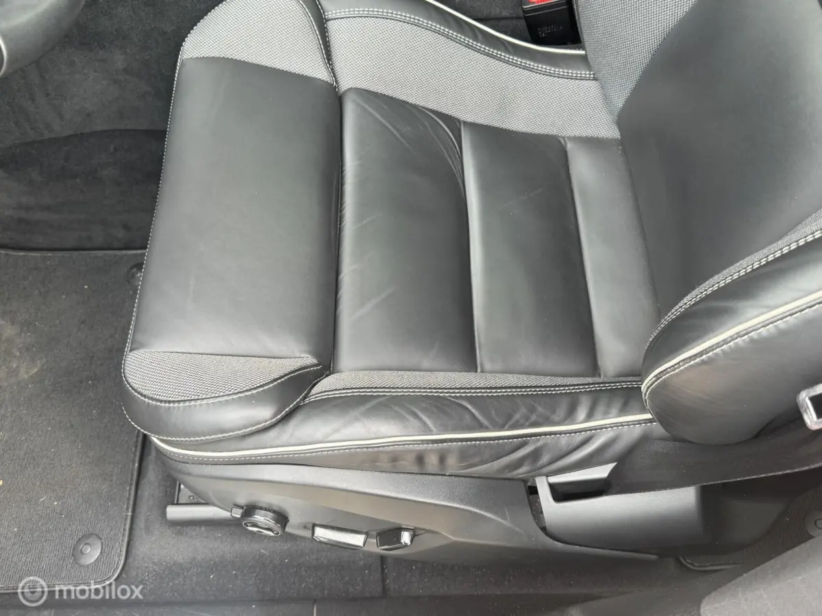2.0 T6 Plug-in hybrid AWD Plus Dark