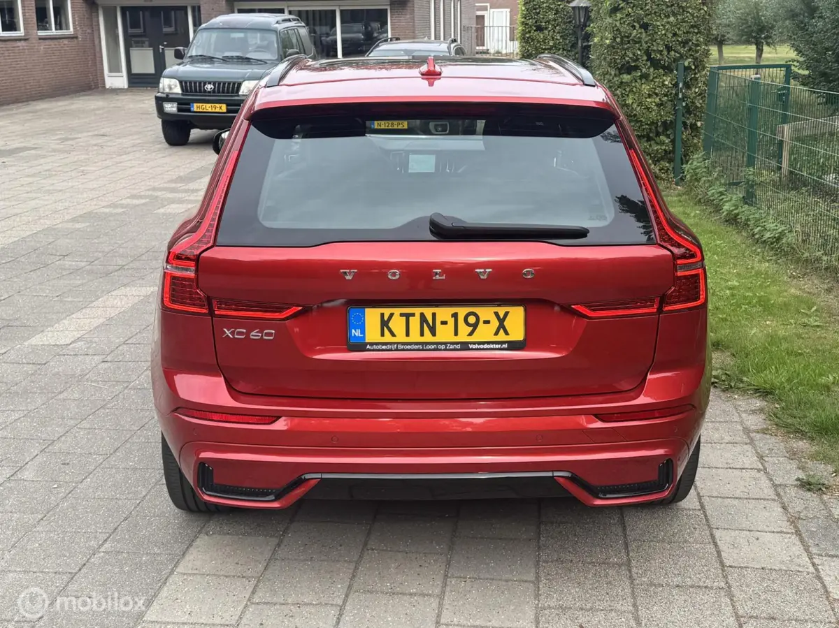 2.0 T6 Plug-in hybrid AWD Plus Dark