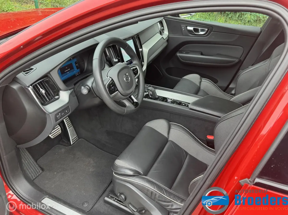 2.0 T6 Plug-in hybrid AWD Plus Dark
