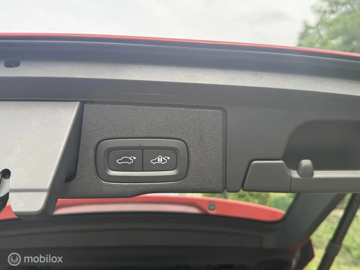 2.0 T6 Plug-in hybrid AWD Plus Dark