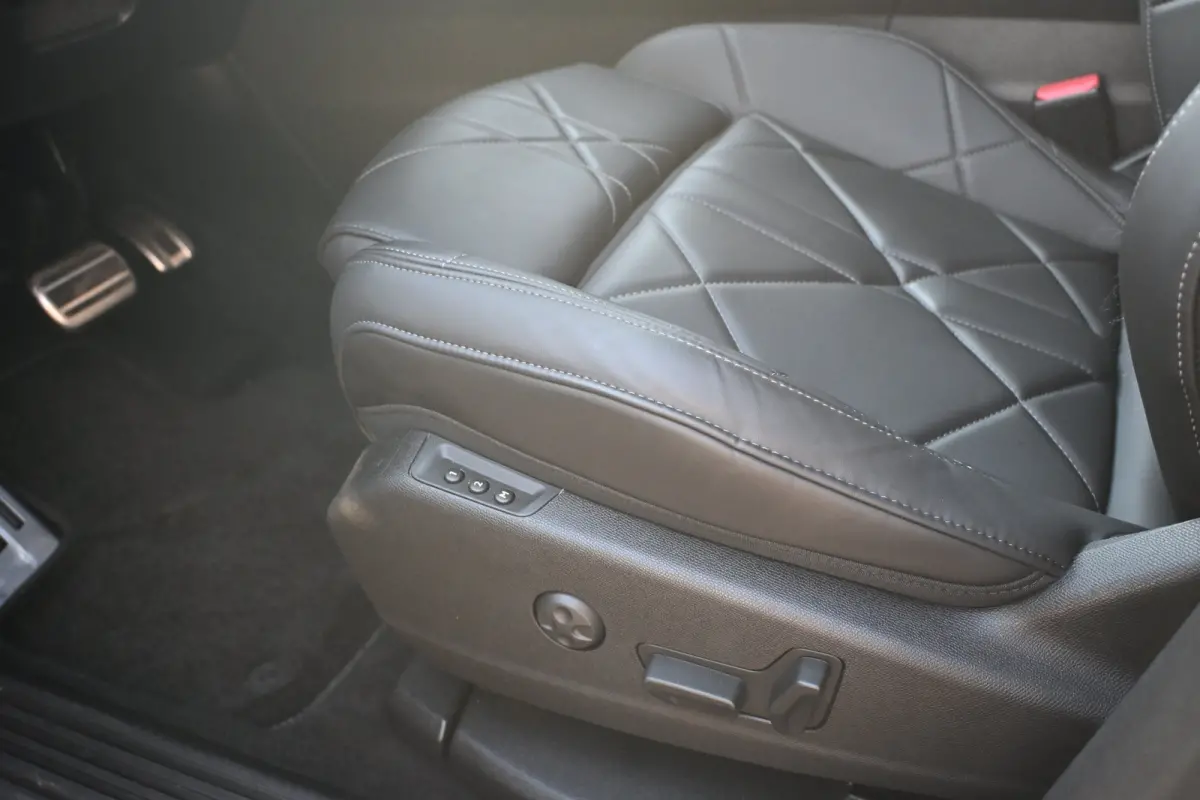 1.6 PHEV 300 4x4 Pallas | Schuif-/Kanteldak | Vol-Leder | Adaptief Cruise Control | 360 Camera | Apple Carplay & Android Auto | Dodehoek Detectie | Elektr. Voorstoelen | Keyless Entry | 7,4 