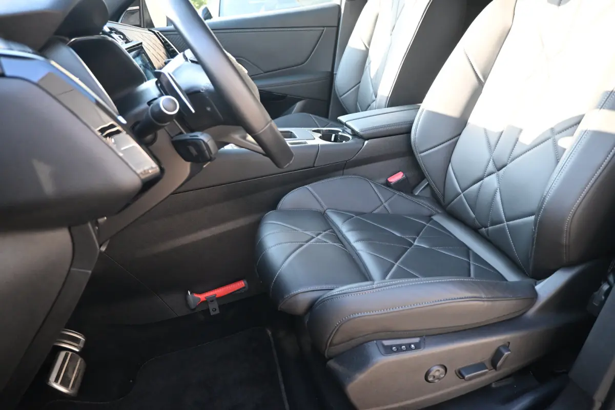 1.6 PHEV 300 4x4 Pallas | Schuif-/Kanteldak | Vol-Leder | Adaptief Cruise Control | 360 Camera | Apple Carplay & Android Auto | Dodehoek Detectie | Elektr. Voorstoelen | Keyless Entry | 7,4 