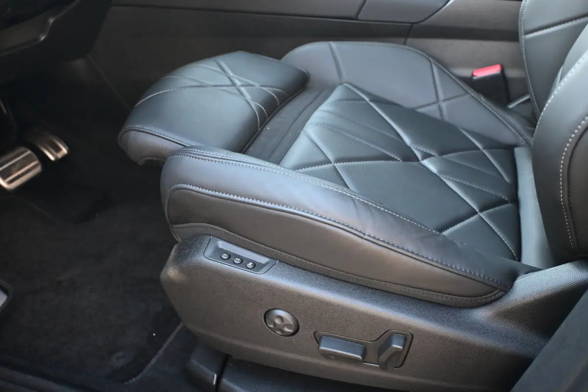 1.6 PHEV 300 4x4 Pallas | Schuif-/Kanteldak | Vol-Leder | Adaptief Cruise Control | 360 Camera | Apple Carplay & Android Auto | Dodehoek Detectie | Elektr. Voorstoelen | Keyless Entry | 7,4 