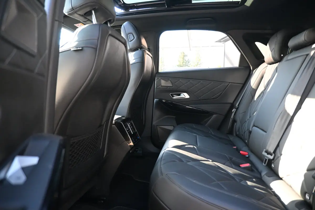 1.6 PHEV 300 4x4 Pallas | Schuif-/Kanteldak | Vol-Leder | Adaptief Cruise Control | 360 Camera | Apple Carplay & Android Auto | Dodehoek Detectie | Elektr. Voorstoelen | Keyless Entry | 7,4 