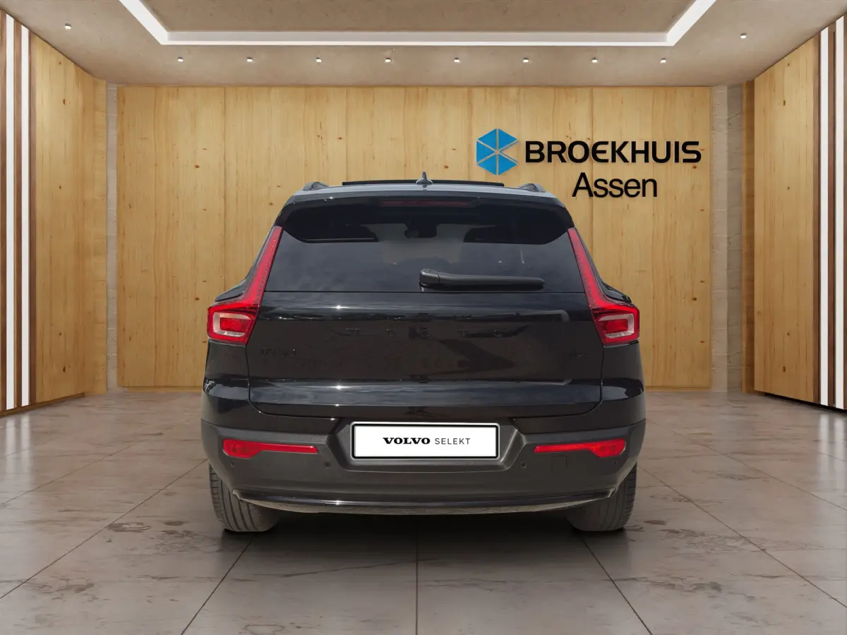 2.0 B4 Plus Black Edition | BLIS | Stoel + Stuur Verwarming | Harman Kardon | 360 Camera | Trekhaak | Keyless Start / Entry |